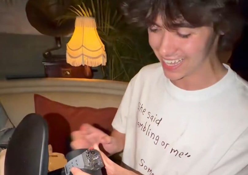 Toshi Bet gives $500,000 watch to a crypto influencer on Twitter